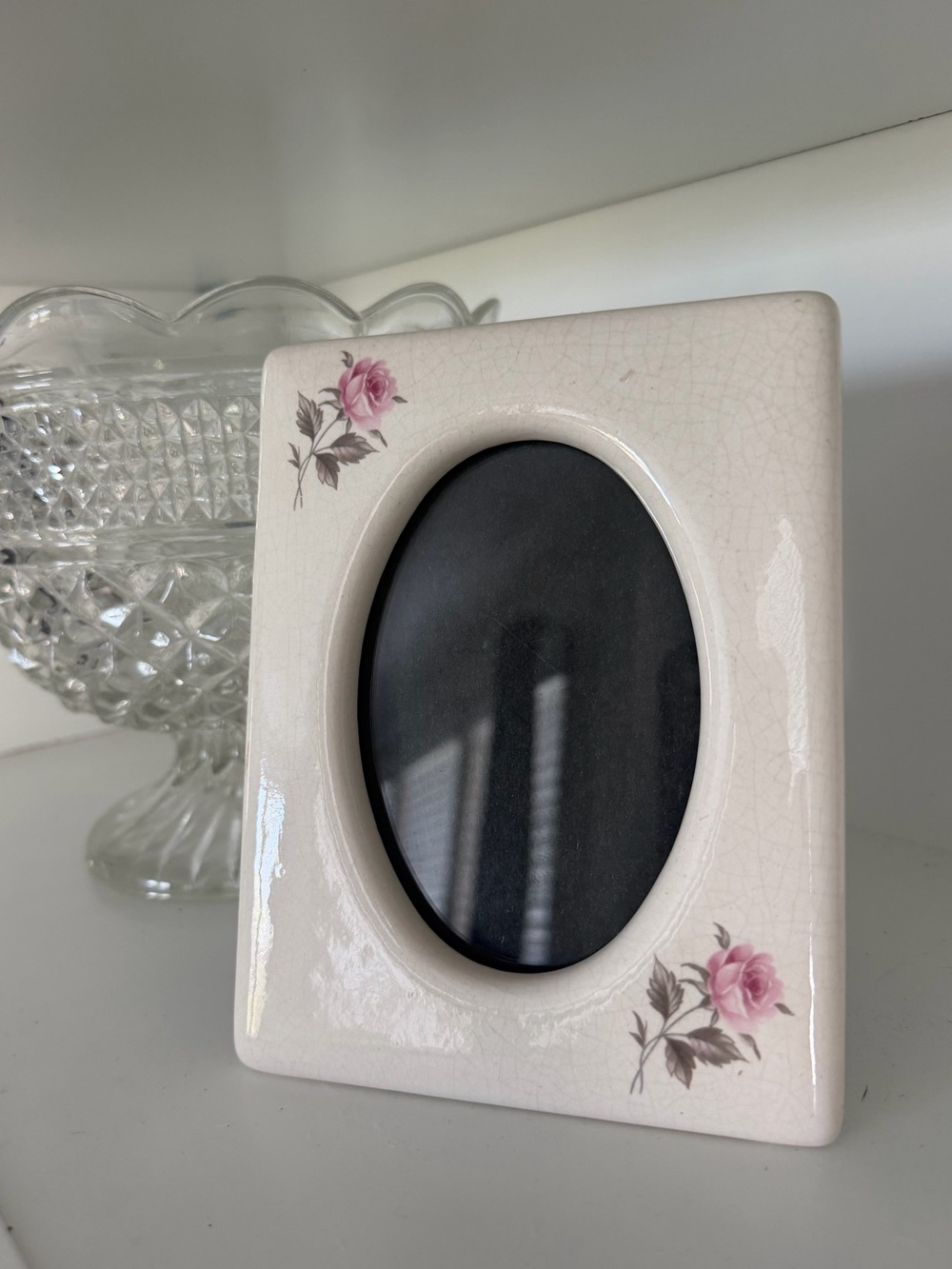 Vintage Floral Ceramic Oval Photo Frame in Cream with Pink Roses